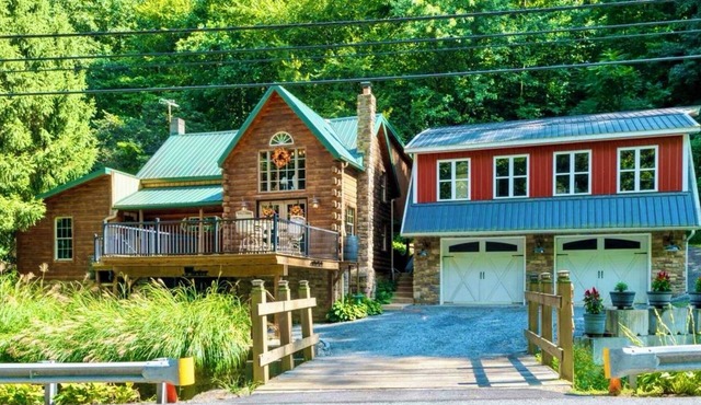 5 Acre Log Cabin- Bring Your Boat and Kayaks! 1 Minute To River Access!