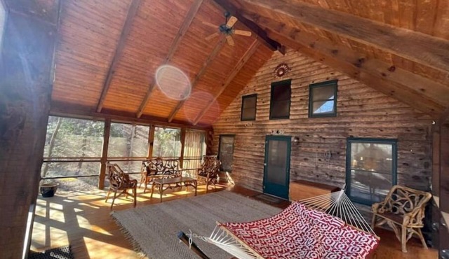 5 Acre Private Hollow 15 min from Downtown Highlands!