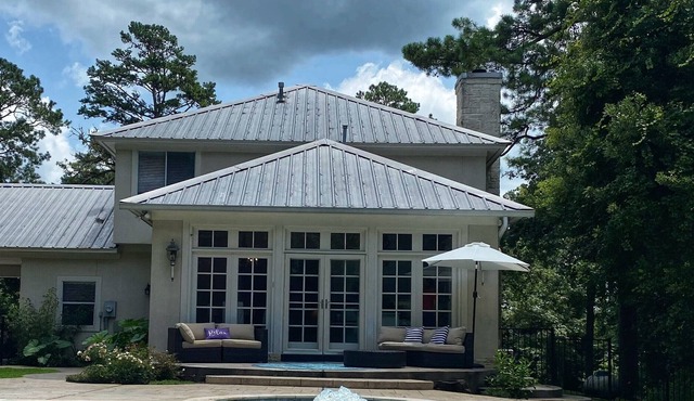 5 Acre Private Retreat with Pool 2 miles from Lake Conroe in Montgomery, Texas