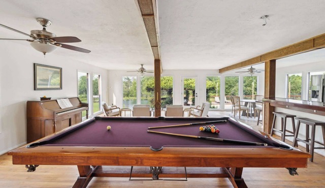 5-Acre Retreat Private Pool, Outdoor Bar, Grill, Fishing Pond & Game Room