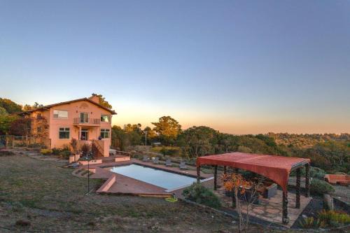 5 Acre Villa Retreat with Vineyard Pool Spa & Amazing Views of Sonoma County