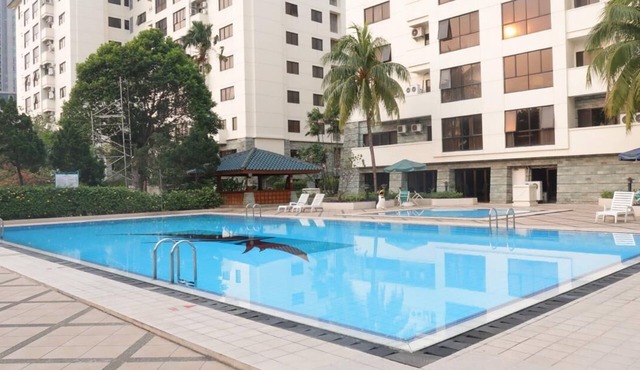 5 Acres Tropical garden in Kemang Raya Residence whole 3/2 Apart 2nd fl. Balcony