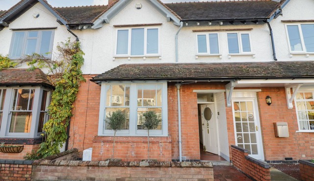 5 ALBANY ROAD, pet friendly, with a garden in Stratford-Upon-Avon