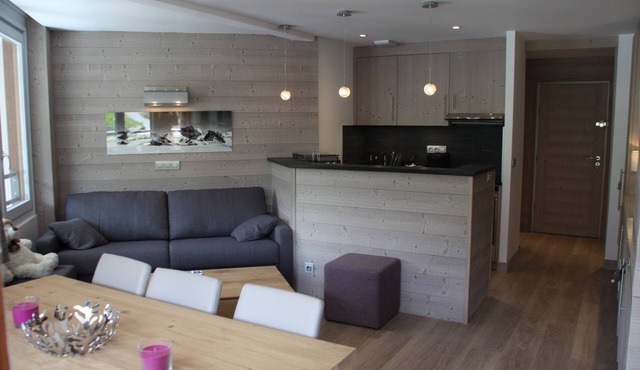 5 * apt at the foot of the slopes (2150m), 3 balconies, 3 iPads, loudspeaker in each room