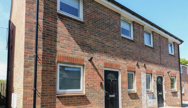 5 ASHCROFT MEWS, pet friendly, with a garden in Seaham