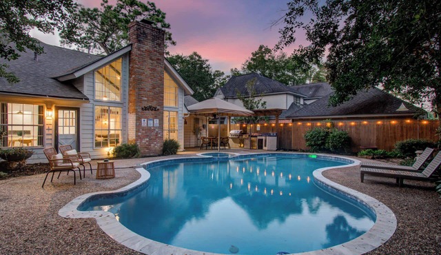 5-BD/3.5-BA Grand Getaway + Backyard Pool Paradise