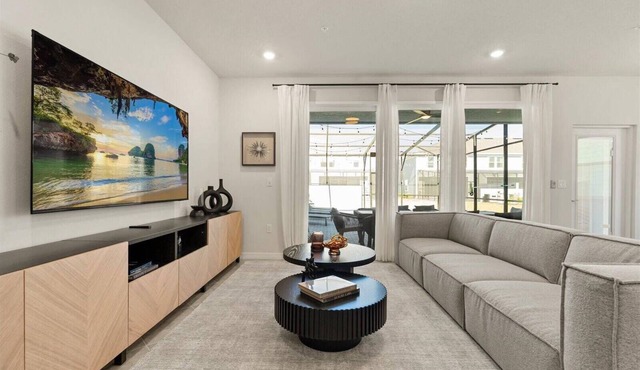 5 BD/4.5 BA/Windsor Cay (16202 CC)