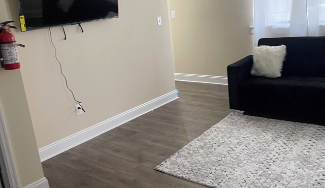 5 Bd Duplex 38 minutes to NYC. 7min Newark airport and prudential center