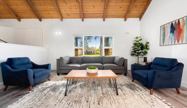 5 BD Home/Pool/Game RM/King Bed/High Ceiling