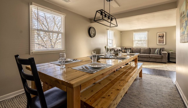 5 Bd home w/GAME ROOM, Pet Friendly- Near I69/465