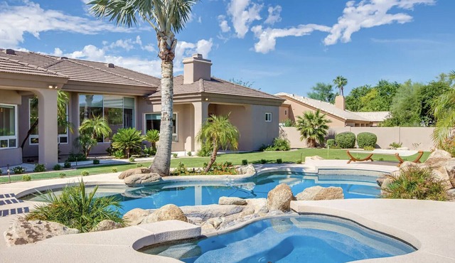 5 bd Luxury Oasis, Heated Pool/Spa, Pickle Ball!
