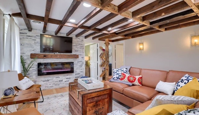 5 bd w Hottub - mins to Hunting Hiking & Fishing