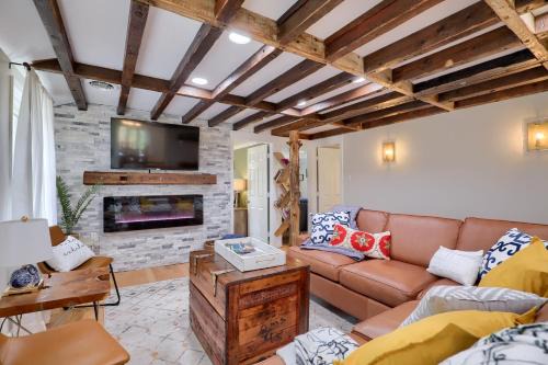 5 bd w Hottub - mins to Hunting Hiking & Fishing