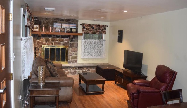 5 Bdr Cabin Game rm Large Deck Fireplace FireTable