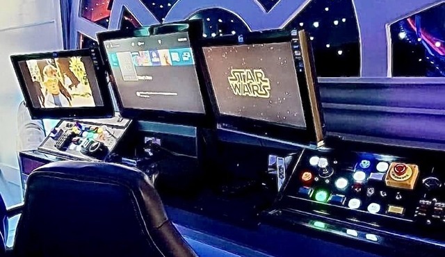 5 BDR home 4 miles from disney * Exquisite Star Wars themed game room!