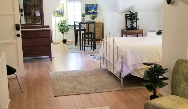 5 BDRM 100 YR OLD PASADENA ENGLISH COTTAGE CHARMER