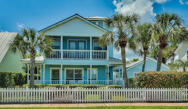 5 bdrm, 4 bath - Private Pool, Outdoor Lounge and Dining Area - 4 King Beds!