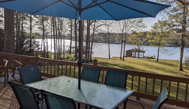 5 Bdrm, Amazing Sunsets, deck, flat yard, dock, boathouse, beach, kayaks.n
