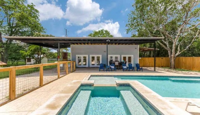 5 BDRM Home on 2 Acres Mins To Wineries Private Heated Pool and Hot Tub