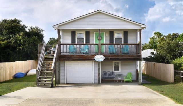 5 Bdrm, Hot Tub, Short Walk to Beach