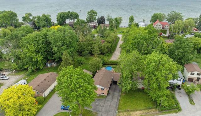 5 bdrm house with pool & private beach