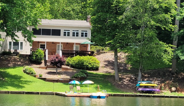 5 bdrm Lakefront Home-private lake! Accommodates 2-15 guests, great fishing too.
