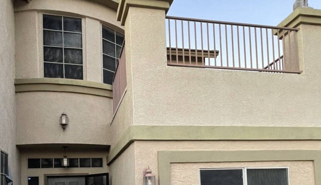 5 Bdrm luxury house with a nice pool and so much more.