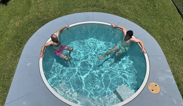 5 Bdrm, Parkside, Great deck, Zone One, heated plunge pool. Walk to everything.