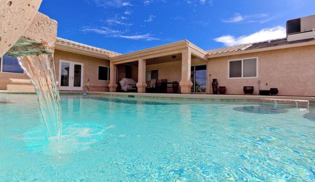 5 BDRM PRIVATE PARADISE WITH POOL & CASITA ON THE LAKE SIDE OF 95!