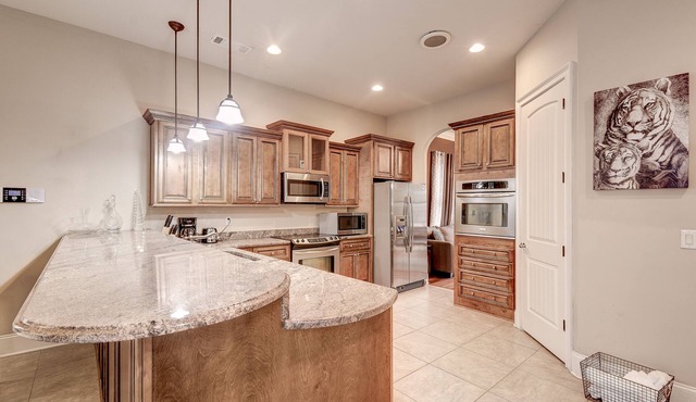 5 Bdrms/Swimming Pool/Indoor Hottub/Game Rm/Gated Home 20 mins from downtown Atl