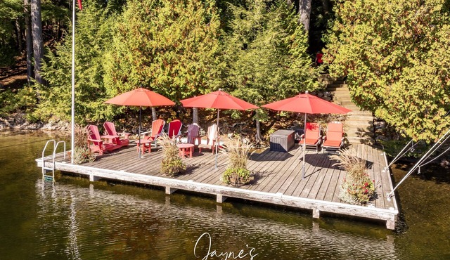 5 bed 5 bath cottage on Lake Rosseau