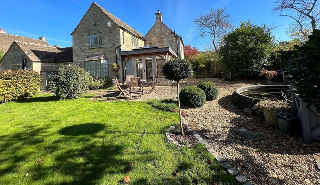 5* Beautiful detached 3 bed cottage outskirts of Lacock