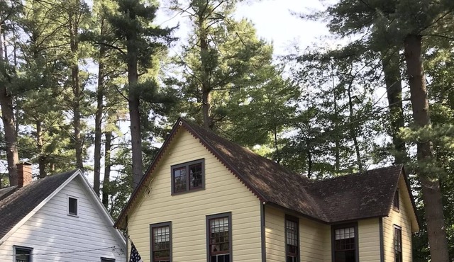 5 Bed,1.5 Bath Cottage. The Great Sacandaga Lake, Northville, in Adirondack Park