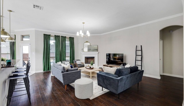 5-Bed/2-Bath Pool & Backyard Retreat