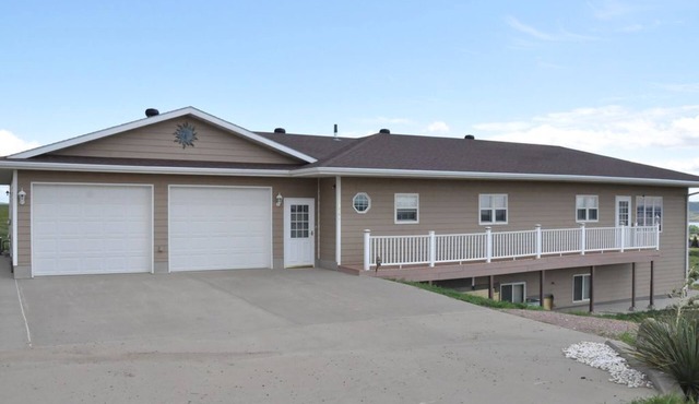 5 Bed/3.5 Bath-Sleeps Up To 17-easy I-90 on/off Chamberlain/Oacoma