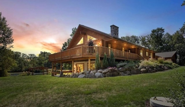 5 bed 3 bath cabin SE WI 1hr fr Chicago!