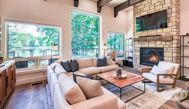 5 bed 3 bath cottage on Lake Muskoka, Level, Shallow, Sandy!