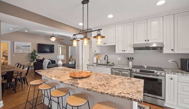 5 bed/3 Bath Home in the Heart of Fremont! Steps from the beach and boat launch!