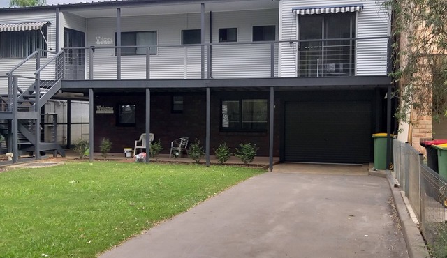 5-bed 3-bath riverfront home, near historic Wiseman's Ferry & convict trails.