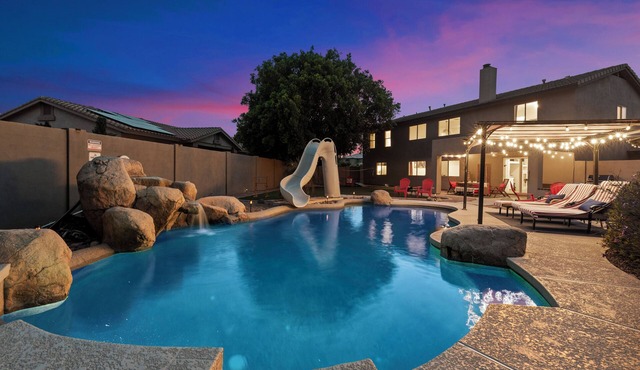 5 Bed 4 Bath Home PREMIUM LOCATION Sleeps 16+ heated pool option and spa