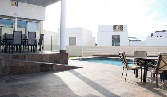 5 Bed 4 Bath Villa, Private Pool, Modern, All Amenities, Pau26 Villamartin