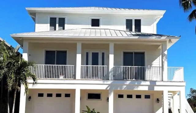 5 Bed/4 Bath Waterfront Pool Home In Apollo Beach