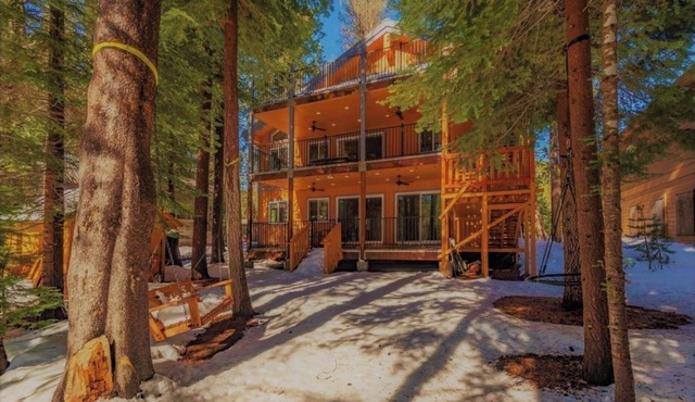 5 bed 5 bath cabin 5 min to the Slopes or Mountain Biking