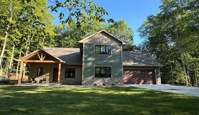 5 Bed, 6 Bath Home Sleeps 24 w/Hot Tub in Door Co.