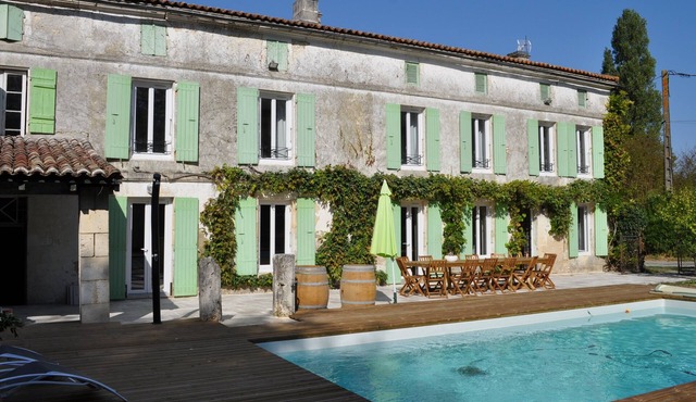 5* bed and breakfast for up to 14 people with heated swimming pool