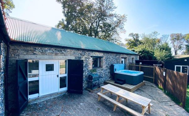 5 Bed Barn Conversion - with private hot tub