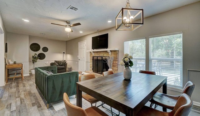 5 BED Beauty! Lake Hefner Hideaway