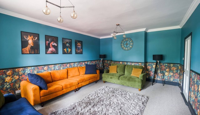 5 bed, central home- beautiful