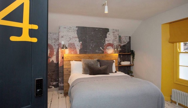 5-Bed Corporate House Redland | Free 5-Car Parking | King/Twin Rooms