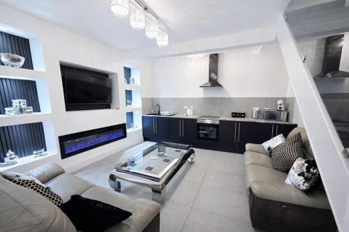 5 Bed Family Home in Treharris, Sleeps 1, Near Bike Park Wales